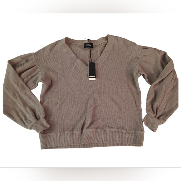 Monrow dusty olive shirred sleeve brushed thermal sweatshirt NWT - Picture 1 of 5